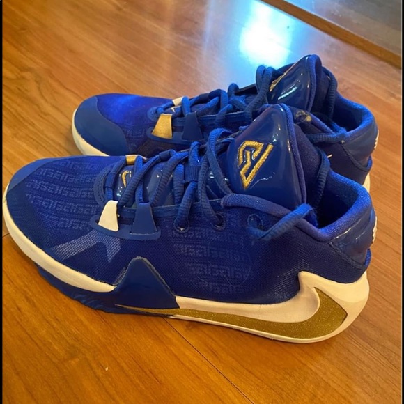 Boys Nike zoom freak basketball shoes - Picture 1 of 3